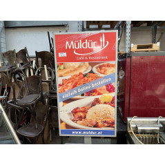Werbeschild beleuchtet