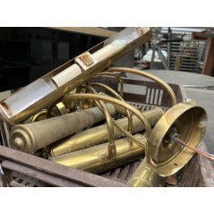Kiste mit Wandleuchten Messing