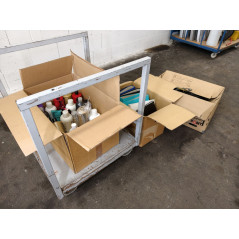 Rollwagen inkl. 3 Kisten mit Inhalt