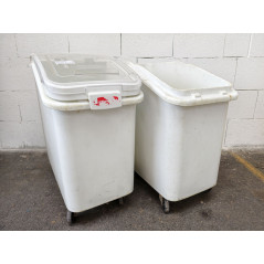 2 Stk. Rubbermaid Aufbewahrungsbehälter für Mehl / Lebensmittel rollbar