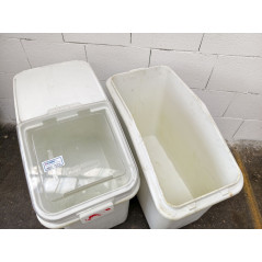 2 Stk. Rubbermaid Aufbewahrungsbehälter für Mehl / Lebensmittel rollbar