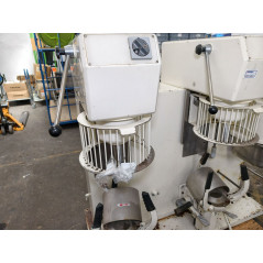 Multifunktionale Bäckermaschine KOLB 2000/3 Rühren - Schlagen - Schneiden